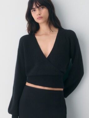 Aritzia Black Softspoke Sweater BRAND NEW W TAGS